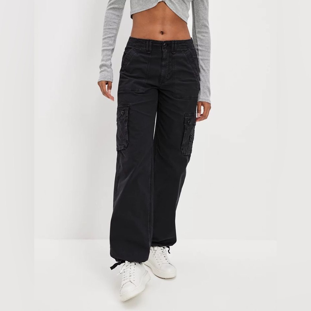 American Eagle Women’s Cargo Pants - Picture 2 of 16